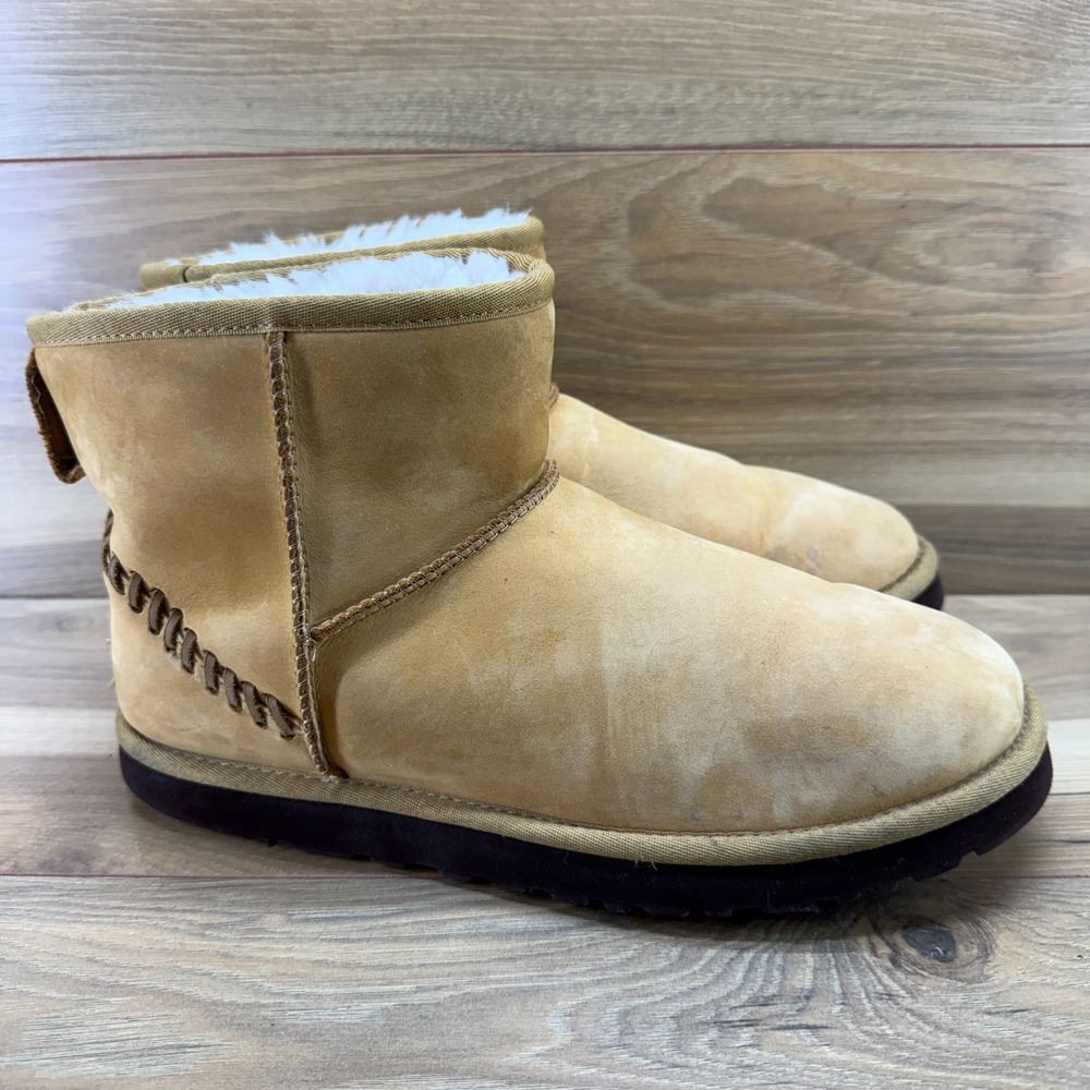 UGG Mini Deco Wheat Classic Boots Mens 10 Nubuck Leather Sherpa Fur Cozy